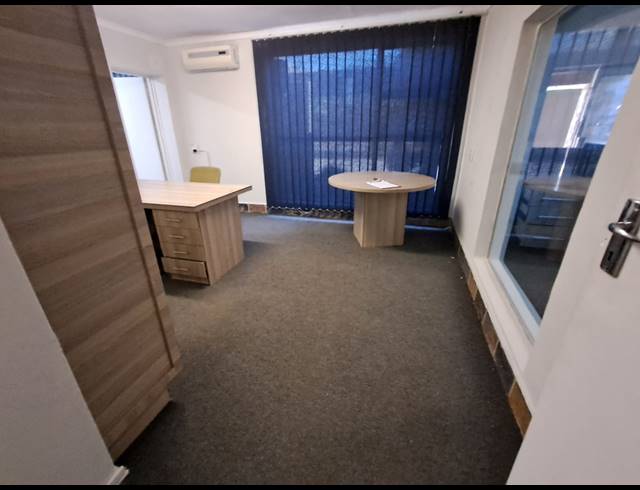 250M² OFFICE TO LET IN THREE RIVERS PROPER